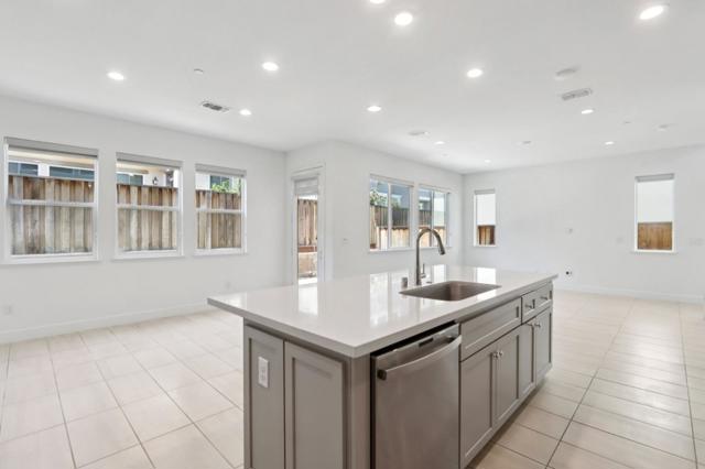 1363 S Shields Avenue, Mountain House CA: https://media.crmls.org/mediaz/7ad8f6e1-1098-4a0a-a906-4beac4adbea2.jpg