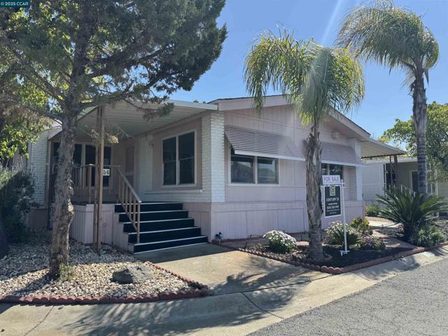 256 Oahu Drive, Pittsburg CA: https://media.crmls.org/mediaz/7ad902b9-a91d-4660-98e8-283100ef62cd.jpg