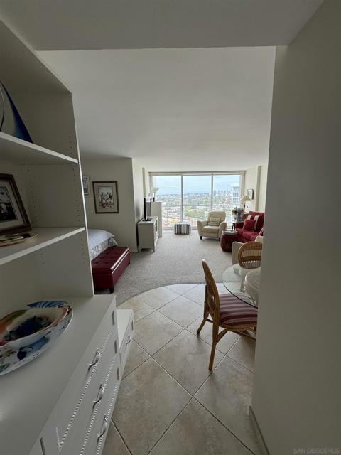 1720 Avenida Del Mundo, Coronado CA: https://media.crmls.org/mediaz/7ad94f43-b1ff-49f9-a65c-d491793ac78b.jpg