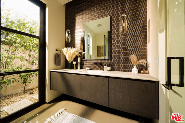 366 Huntley Drive, West Hollywood CA: https://media.crmls.org/mediaz/7ad9ce99-3bcf-496f-a2ae-f3d0ce24439c.jpg
