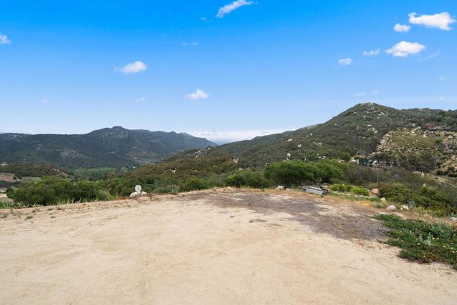 2389 Eric Road, Fallbrook CA: https://media.crmls.org/mediaz/7ada4e13-eefd-4cd5-9b59-851c892b82ce.jpg
