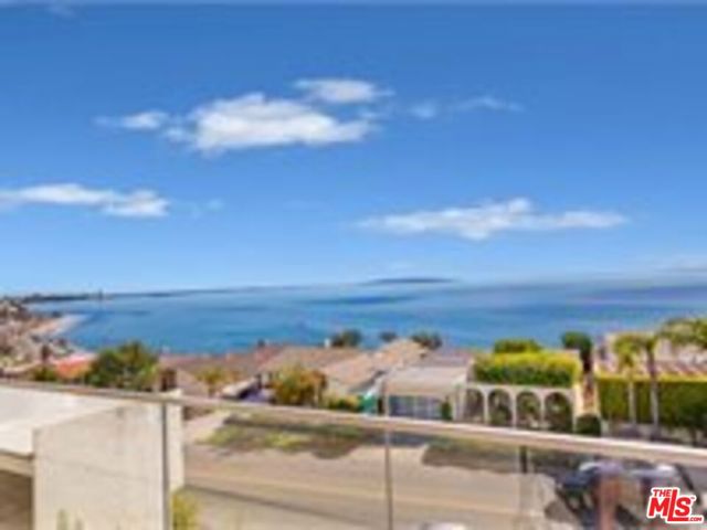 18223 Coastline Drive, Pacific Palisades CA: https://media.crmls.org/mediaz/7ada6494-ab93-485a-97d3-67d416db7d4d.jpg