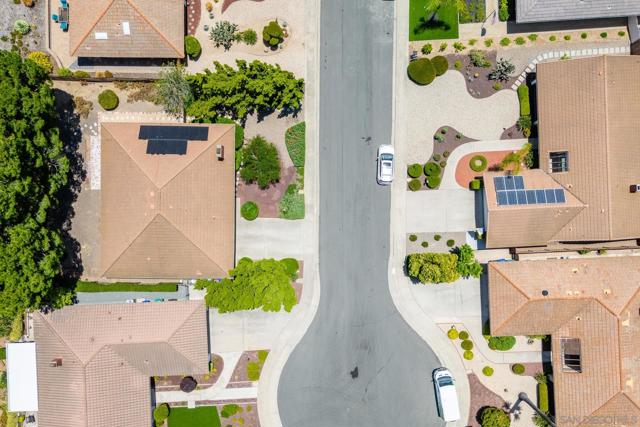 17893 Corte Emparrado, San Diego CA: https://media.crmls.org/mediaz/7adaa03b-6cf3-40cf-987b-dce7b323d67b.jpg