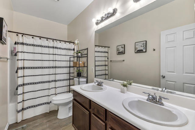 Image 20 of 49 For 37897 Chesterfield Street