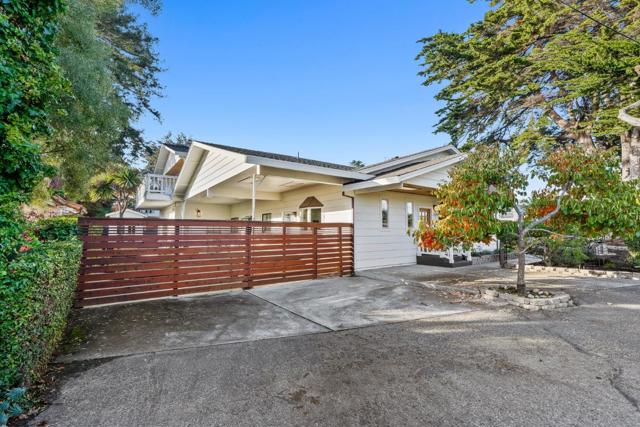 320 Cliff Drive, Aptos CA: https://media.crmls.org/mediaz/7adc933e-2d26-40cb-97c2-59c510646edb.jpg