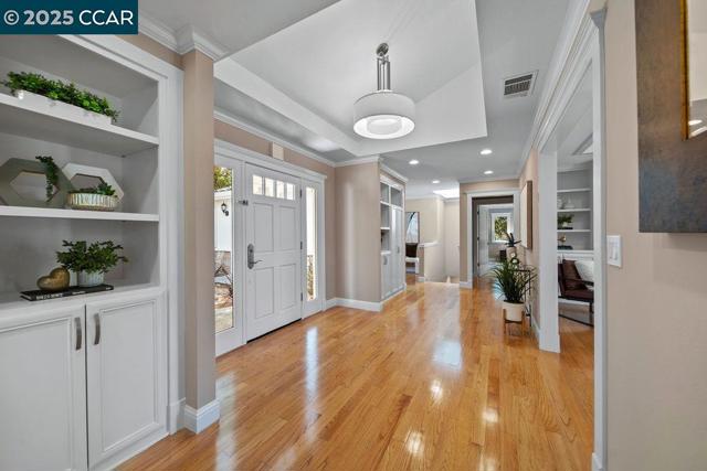 921 Foye Drive, Lafayette CA: https://media.crmls.org/mediaz/7adcd3fa-d6bf-4d71-99f6-b04808438e68.jpg