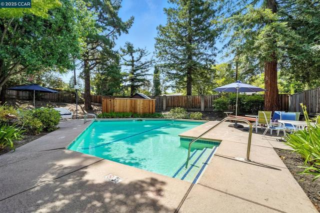 1624 San Luis Rd, Walnut Creek CA: https://media.crmls.org/mediaz/7ade09bd-c11e-4a23-b92f-20ff4e1ee6de.jpg