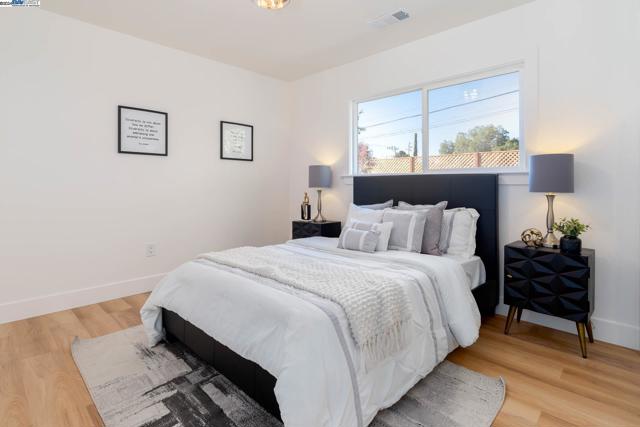Image 21 of 33 For 2536 Jacobs St