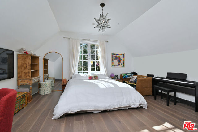 29105 Old Mill Creek, Agoura Hills CA: https://media.crmls.org/mediaz/7adea3db-03e1-4509-a5ad-ab00dfdaf254.jpg