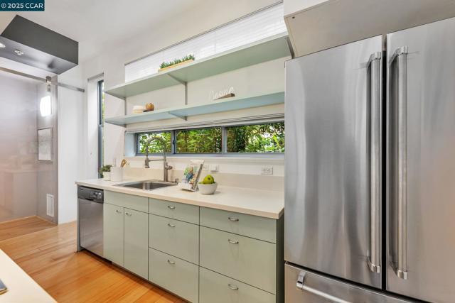 1231 Pine St, Oakland CA: https://media.crmls.org/mediaz/7adee8b0-f76e-4929-91db-61c85b7c9d6f.jpg