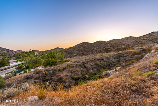 4221 Goldstone Lane, Simi Valley CA: https://media.crmls.org/mediaz/7adfad94-baaa-43f8-afda-f834f6f71248.jpg