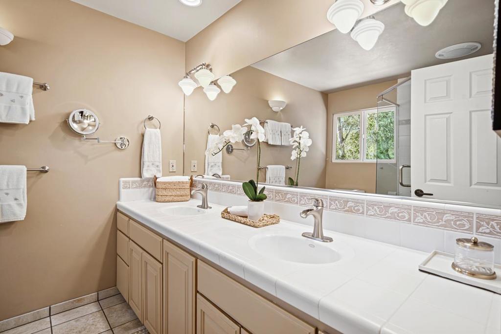 https://media.crmls.org/mediaz/7adfbe2b-d16f-453e-ac4b-eb777e32efa3.jpg?preset=X-Large