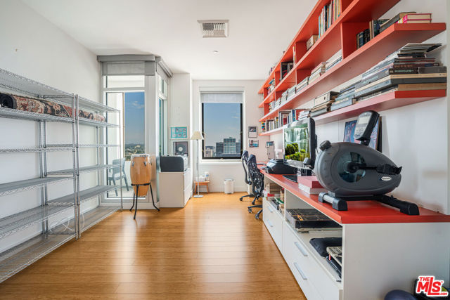 3810 Wilshire Boulevard, Los Angeles CA: https://media.crmls.org/mediaz/7adfe02a-308c-4211-a1ec-3b81cc30e17c.jpg