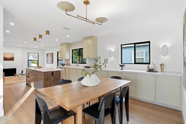 Detail Gallery Image 13 of 37 For 2801 Ceilhunt Ave, Los Angeles,  CA 90064 - 4 Beds | 2 Baths