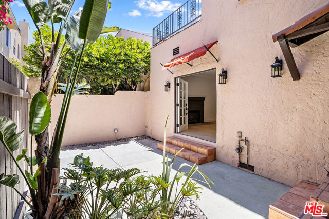 837 Westmount Drive, West Hollywood CA: https://media.crmls.org/mediaz/7ae01983-0daa-40c9-88b8-53ded1a7ad01.jpg