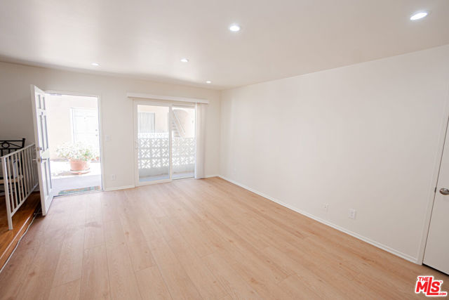 933 11th Street, 12 photo 4