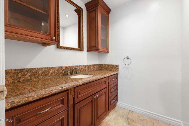 Detail Gallery Image 5 of 16 For 3480 Barham Bld #208,  Los Angeles,  CA 90068 - 1 Beds | 1 Baths