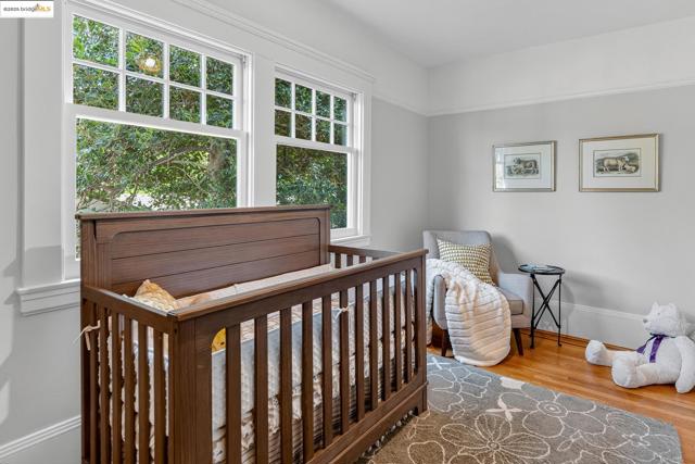 541 Boulevard Way, Piedmont CA: https://media.crmls.org/mediaz/7ae0594c-fbd0-41c8-a67d-fa0df879d6ce.jpg