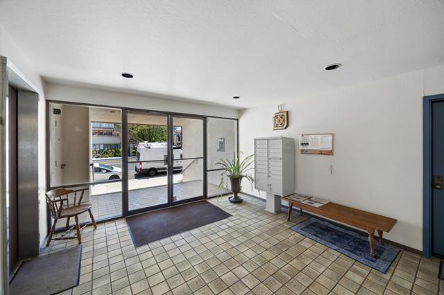 1456 San Carlos Avenue, San Carlos CA: https://media.crmls.org/mediaz/7ae108bc-0372-4c90-a7ce-083a2004e559.jpg