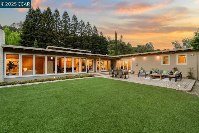 23 Lost Valley Dr, Orinda CA: https://media.crmls.org/mediaz/7ae1aabc-99bb-4ff0-96fb-8a9921d66e24.jpg
