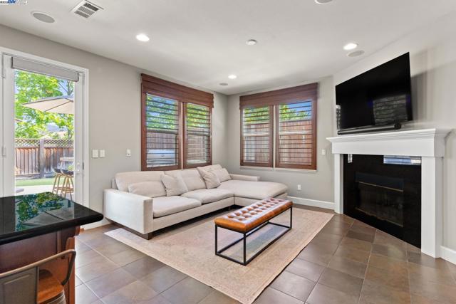 1736 Cottswald St, Danville CA: https://media.crmls.org/mediaz/7ae20382-6f0b-421c-a5a3-cc179e51997c.jpg