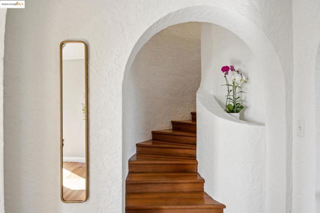 1143 Keith Ave, Berkeley CA: https://media.crmls.org/mediaz/7ae237e5-243f-4af1-8329-65ce5b47cabb.jpg