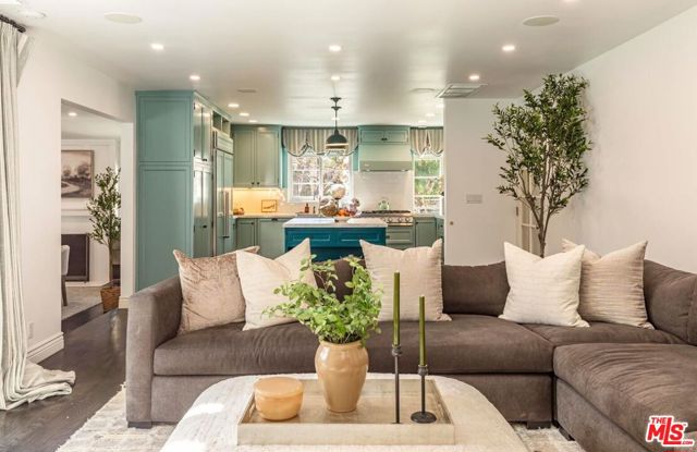 5840 Round Meadow Road, Hidden Hills CA: https://media.crmls.org/mediaz/7ae26437-85b3-4d26-9571-a8db4dcaf0d2.jpg