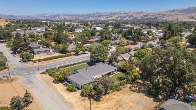 190 W San Martin Avenue, San Martin CA: https://media.crmls.org/mediaz/7ae51a6b-7579-4992-af5d-96efa9f2fc01.jpg