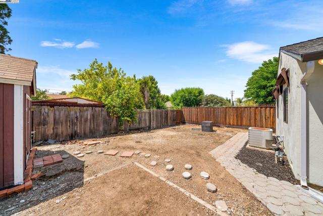 3819 California Way, Livermore CA: https://media.crmls.org/mediaz/7ae51f44-197a-4064-b10d-235ac0f1fc15.jpg