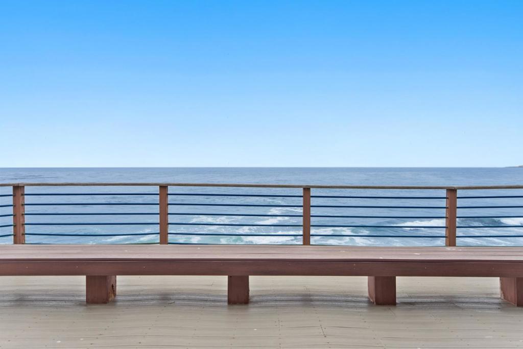 https://media.crmls.org/mediaz/7ae52c4d-81f2-4331-8e3e-6f0f3e1c90a3.jpg?preset=X-Large