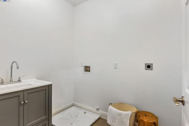 4597 Edwards Ln., Castro Valley CA: https://media.crmls.org/mediaz/7ae54006-03b8-4788-84c7-bc8ecd929916.jpg