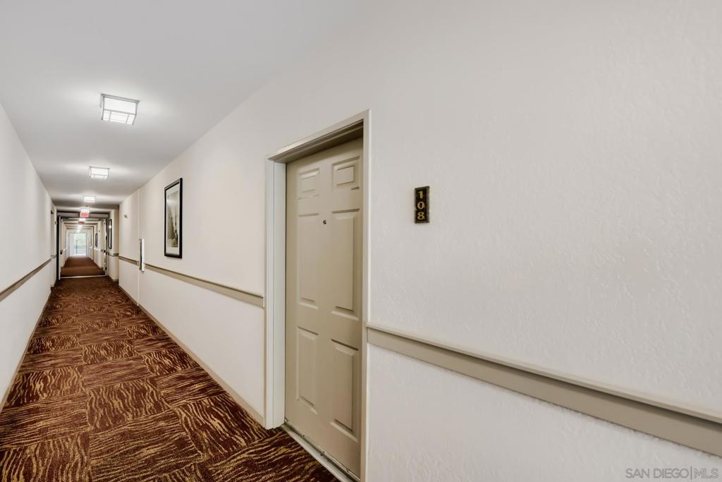 https://media.crmls.org/mediaz/7ae55897-938e-4d52-acad-a4f8f6db3239.jpg?preset=X-Large
