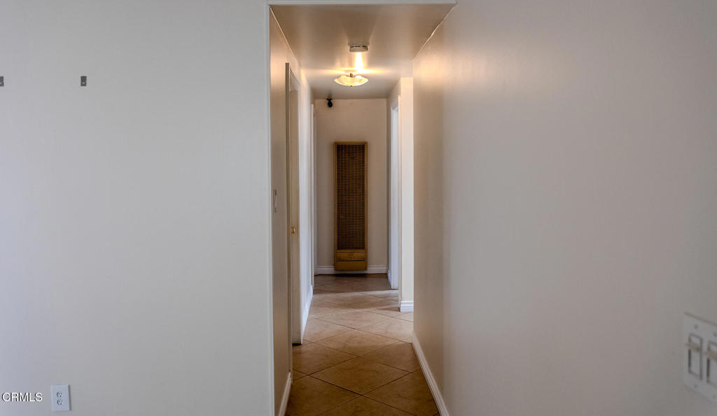 https://media.crmls.org/mediaz/7ae5b7b1-6b63-460a-bedd-2dc41feef2f3.jpg?preset=X-Large