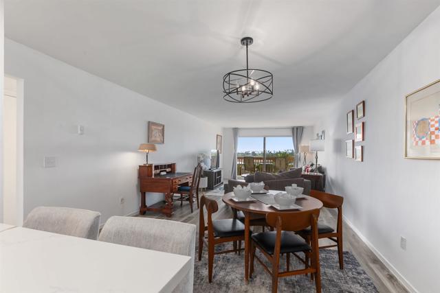 Detail Gallery Image 3 of 16 For 2475 Jefferson #103,  Carlsbad,  CA 92008 - 2 Beds | 2 Baths