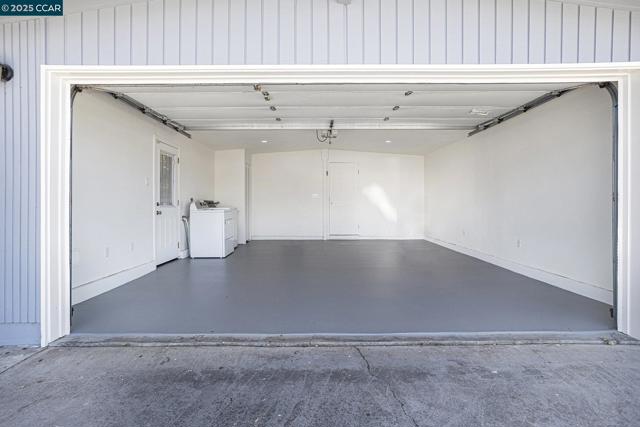 27675 Portsmouth Ave, Hayward CA: https://media.crmls.org/mediaz/7ae5d6a4-d4f9-4a5a-bffa-48a85e92bdad.jpg