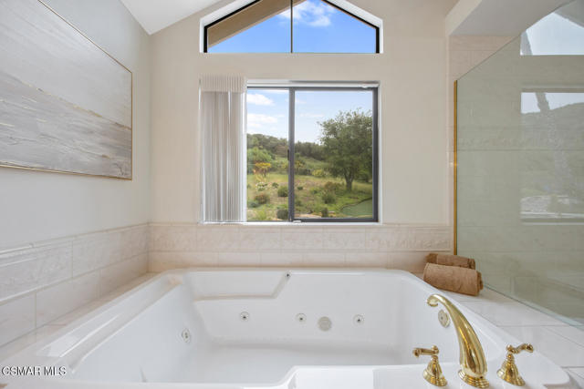 790 Spring Canyon Place, Thousand Oaks CA: https://media.crmls.org/mediaz/7ae60c71-3081-4054-b018-224995357419.jpg
