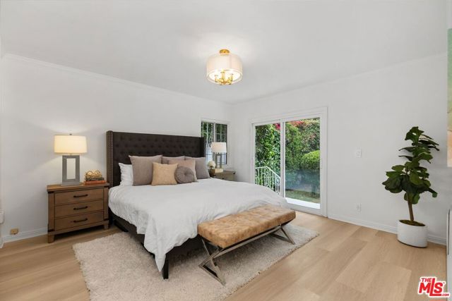 465 N Kilkea Drive, Los Angeles CA: https://media.crmls.org/mediaz/7ae6cbcf-e4e9-4f7f-9680-e92f023cc906.jpg