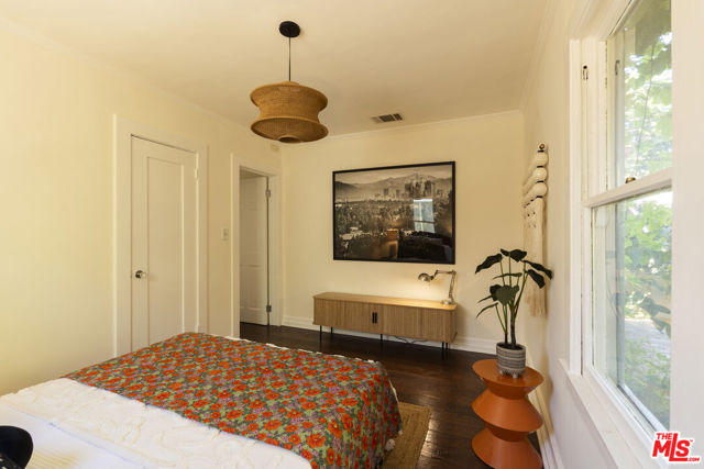 3010 11th Avenue, Los Angeles CA: https://media.crmls.org/mediaz/7ae6d4f6-8a45-427a-9a2a-9f0e0c7a3d06.jpg