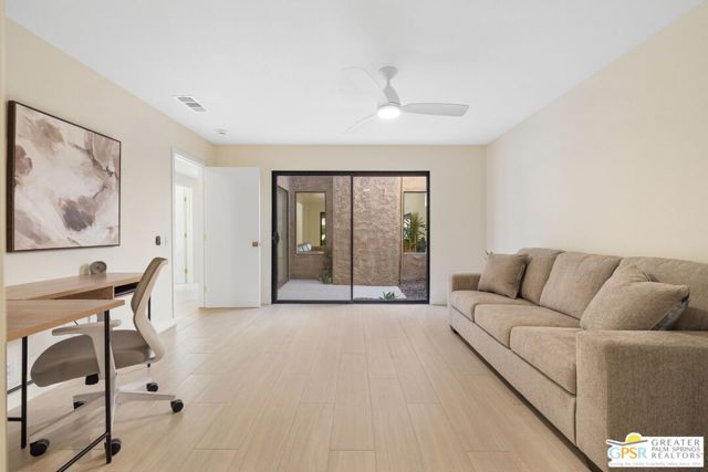 6 Joya Drive, Palm Desert CA: https://media.crmls.org/mediaz/7ae6f918-e100-4fb0-b8cd-d01ebbf132bb.jpg