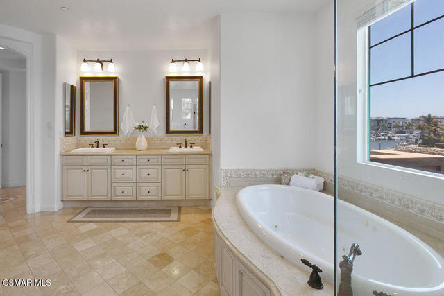 4014 Caribbean Street, Oxnard CA: https://media.crmls.org/mediaz/7ae70ae1-008e-44d6-a78e-3afe64e7ade4.jpg