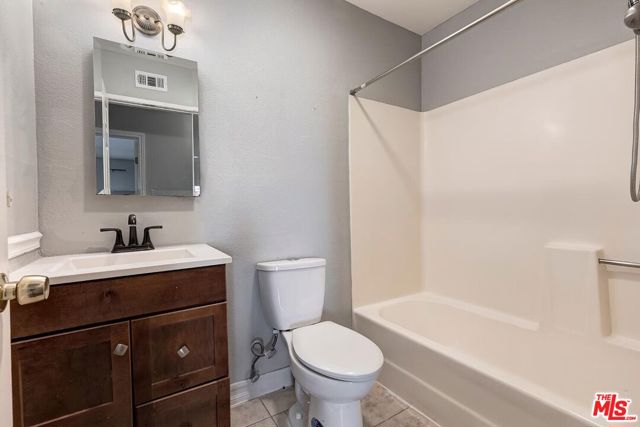 2286 Goddard Avenue, Simi Valley CA: https://media.crmls.org/mediaz/7ae7774b-eb01-4eaf-9c78-4d553c5eadd8.jpg