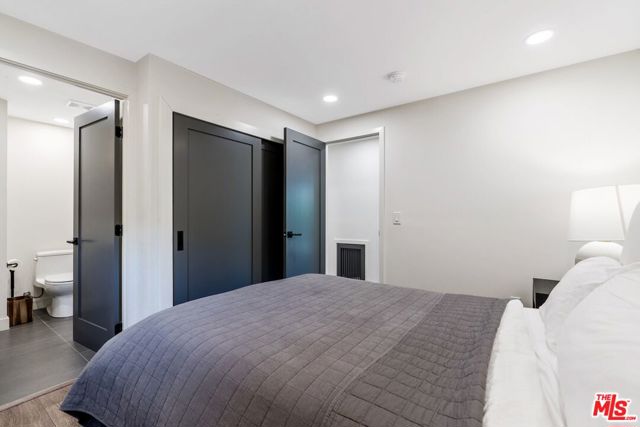 29500 Heathercliff Road, Malibu CA: https://media.crmls.org/mediaz/7ae79fcc-c621-45f2-a269-9f596be517d4.jpg