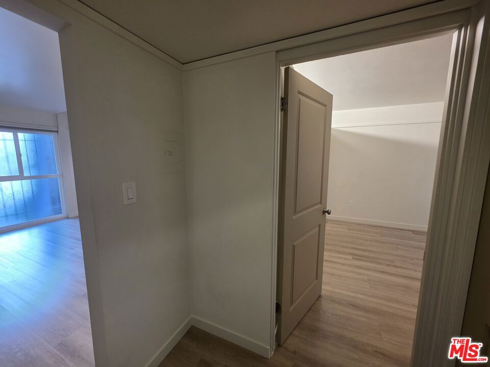 https://media.crmls.org/mediaz/7ae7ceef-b04c-443a-9f50-f1b67484c032.jpg?preset=X-Large