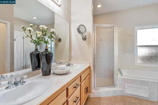 300 Saint Augustine Ct, Benicia CA: https://media.crmls.org/mediaz/7ae7ecd5-45c7-4c6c-8903-c2357d0acad5.jpg