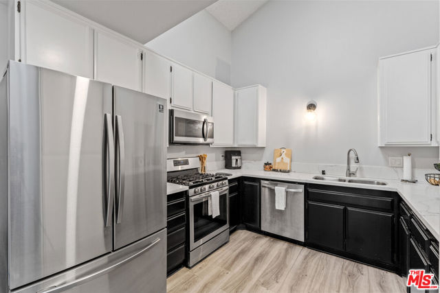 586 Rosewood Avenue, Camarillo CA: https://media.crmls.org/mediaz/7ae804c5-d99c-4824-a1cb-1b915ec5fcf8.jpg