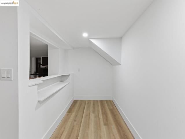 3274 Encinal Ave, Alameda CA: https://media.crmls.org/mediaz/7ae81d07-79d9-43ea-93fb-031ead23982c.jpg