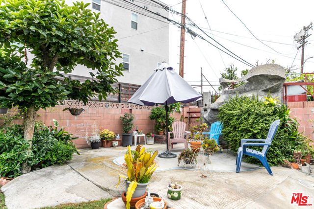 1841 Clyde Avenue, Los Angeles CA: https://media.crmls.org/mediaz/7ae91fa1-0ed0-4800-9205-6cabd6ba3100.jpg