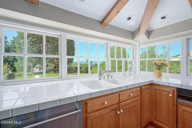 22101 Mulholland Drive, Woodland Hills CA: https://media.crmls.org/mediaz/7ae9a9fb-453f-4eae-b4a9-617fc0a7474d.jpg