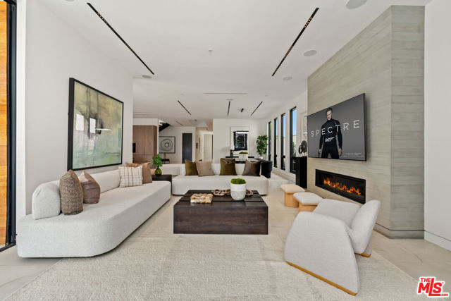 818 N Curson Avenue, Los Angeles CA: https://media.crmls.org/mediaz/7ae9cf18-965e-4c19-9127-538015f5fb14.jpg