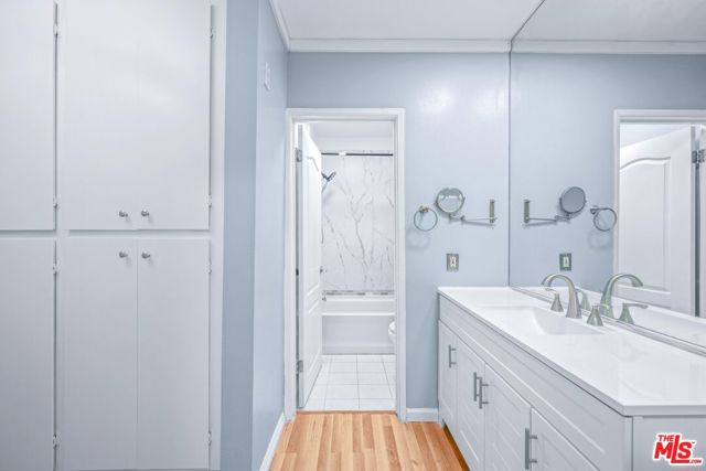 12801 Moorpark Street, Studio City CA: https://media.crmls.org/mediaz/7ae9d632-bfee-4e3b-9dea-4d972a990cce.jpg